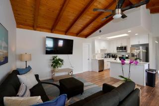 3 bed 2 bath Big back yard Centrally located in SD - San Diego - 2