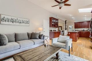 Spacious 4-bedroom home with outdoor deck - 1