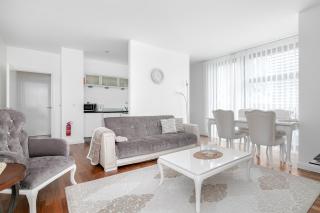 Scenic 2-Bed in Canary Wharf - 4