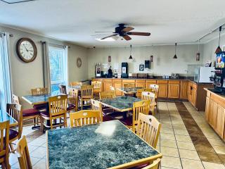 Ivey's Motor Lodge - 8