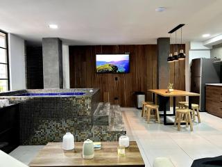 NOWA Arya PH - Huge Hot Tub & AC Steps from Lleras Park - Medellín - 0