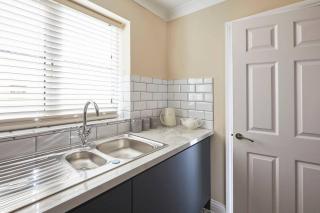 Vibrant 3br Coastal Haven Near South Shields Beach - South Shields - 1