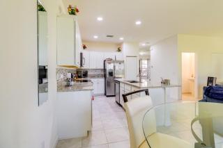 2 Mi to Vero Beach Outlets Townhome with Pool - West Vero Corridor - 4