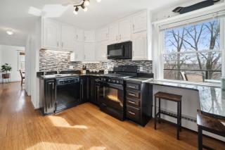 Riverview Farmhouse Style - Iowa City - 8
