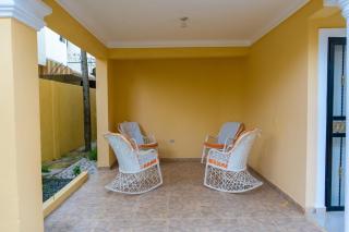 Casa familiar acogedora en zona residencial - La Grúa - 0