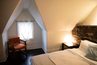 Spacious Historic Downtown Stableman's House Loft - Kingston - 9