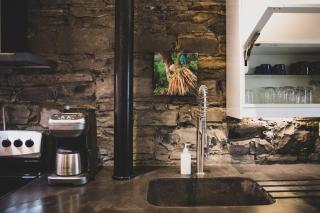 KingstonStays Spacious Historic Downtown Stableman's House Loft - 3