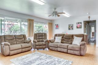 Sunny Hilo Home with Game Room Walk to Golf Course! - 8