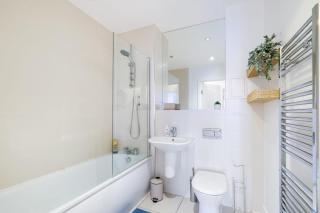 Modern 3-Bedroom, 1-Bathroom Apartment in East London - Londra - 2
