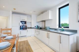 Modern 3-Bedroom, 1-Bathroom Apartment in East London - Londra - 3