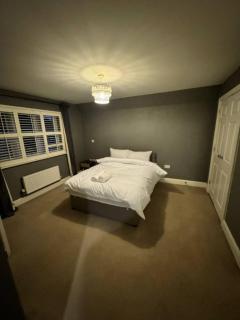 4BR 2BATH Home in Colchester Perfect for Big Group - 3