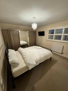 4BR 2BATH Home in Colchester Perfect for Big Group - 2