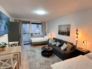 City Apartment with 2 individual beds and sleeping sofa and kitchen - - 3