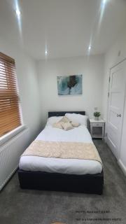 Harbour House - Wifi, Smart TV, Self Catering - Serving Contractors, Tourists, Santa Pod & Silverstone!!! - 0