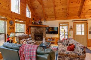 Creek Bend Escape with Hot Tub and River Views! - McCaysville - 6