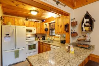 Creek Bend Escape with Hot Tub and River Views! - McCaysville - 5