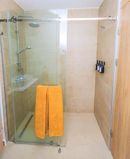 luxury 1 br 7 mins from Airport, with Gym & Pool - 9