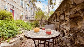 KingstonStays Historic Downtown Hideaway - 9