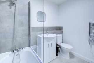 2bed 2bath In - Next To Station For 6 Free Parking - 1