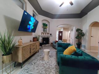 Wonderful, plush & luxurious 3 Bed Room Home - El Paso - 0