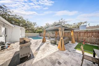Fun Oasis! Private Pool, Hammock, Golf & Grill! - Tampa - 2