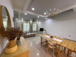 Rumah Burong - A spacious homestay in Sendayan - 9