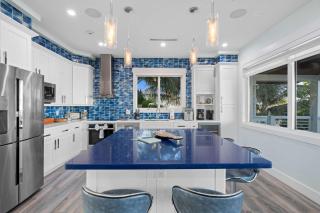 Luxury Waterfront Oasis w Heated Pool and 50' Dock - 5