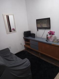 Quarto com ótima localização, perto de mercados e pontos de ônibus - Florianópolis - 1