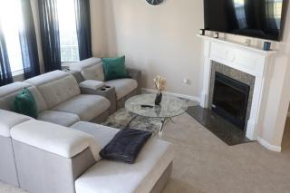 Stylish home 12 minutes from the airport 20 minutes away from Atlanta downtown midtown and Buckhead - Union City - 0