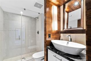 Oceanfront 2BR in Carillon - Miami Beach - 4