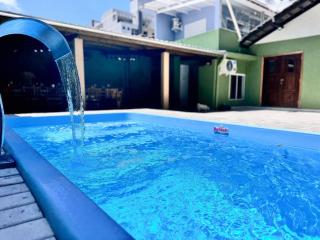 Casa com Piscina Privativa a 5 Minutos da Praia de Bombas – Perfeita para Grandes Grupos - Bombinhas - 0