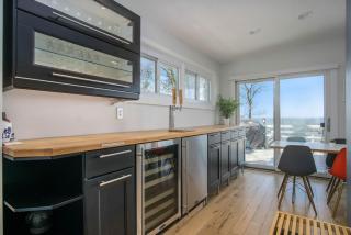 Mid- Century Modern Cottage, Private Lake Michigan Beach Frontage - 5