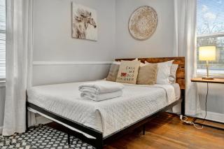 Spacious 4BR Home with Cozy Vibes in Louisville - Louisville - 7