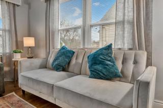Spacious 4BR Home with Cozy Vibes in Louisville - Louisville - 3