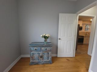 Beautiful Big 3 bedroom Quiet Apt near downtown - 8