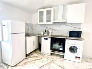 LOVE ROOM - Jacuzzi, Wifi, Clim, Rétroprojecteur - 2