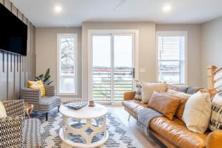 Monty by AvantStay 4BDR 4BA Balcony w Outdoor Seating 5mins to DT - Nashville - 3
