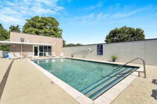 Bohemian Bywater Hideaway 2br Condo Wgym & Pool - New Orleans - 7