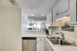 Walk to Beach Emerald Isle Condo with Ocean View! - Emerald Isle - 2