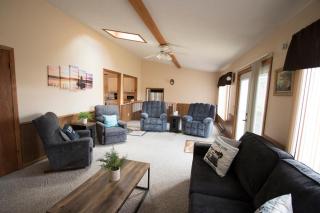 All Seasons Fully Furnished Home - 9