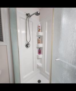 Platinum Staycation EnSuite - Free Onsite Parking , Washroom Ensuite , Shared Full kitchen - London - 1