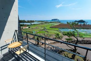 The BB's Jeju Resort - 8