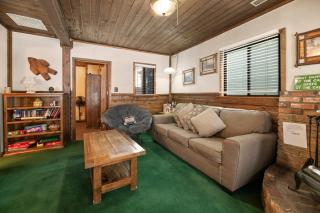 Brown Bear Inn - Cute and cozy home in a beautiful neighborhood, close to downtown Big Bear - Big Bear Lake - 8