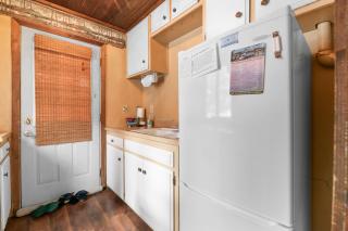 Brown Bear Inn - Cute and cozy home in a beautiful neighborhood, close to downtown Big Bear - Big Bear Lake - 4