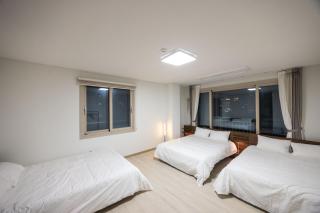 Stay Dear Moon - Busan - 4