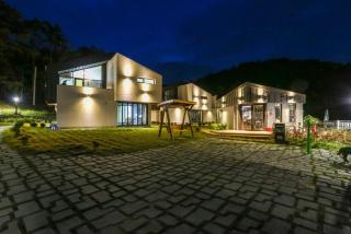 Mungyeong Arten Pool Villa - Mungyeong - 0