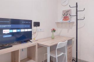 Good Place and Cozy Studio Apartment B Residence By Travelio - 5