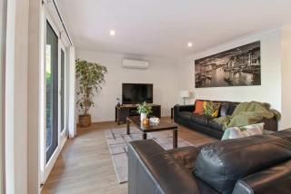 Central Riverside Apartment - Modern Convenience - 4