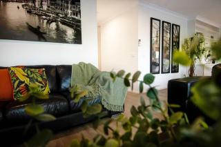 Central Riverside Apartment - Modern Convenience - Wagga Wagga - 2