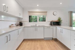 Central Riverside Apartment - Modern Convenience - 6